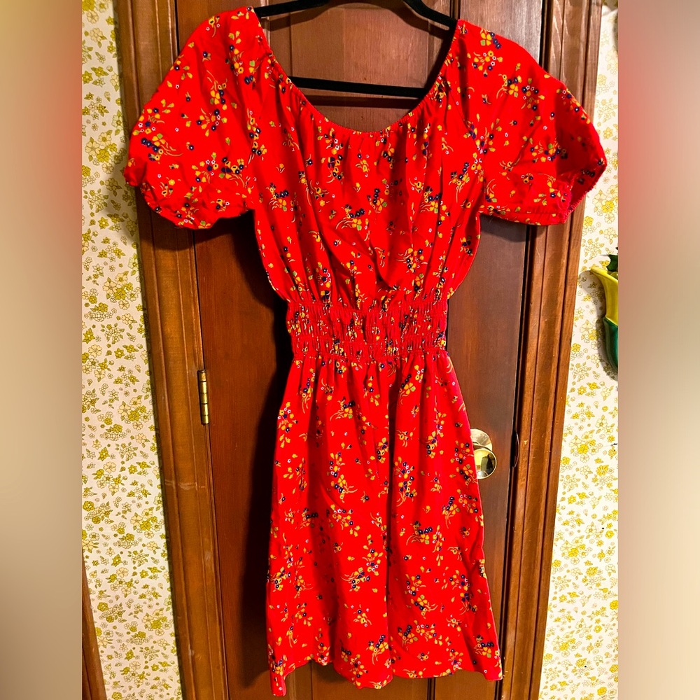 Red vintage floral puff sleeve dress 1970s